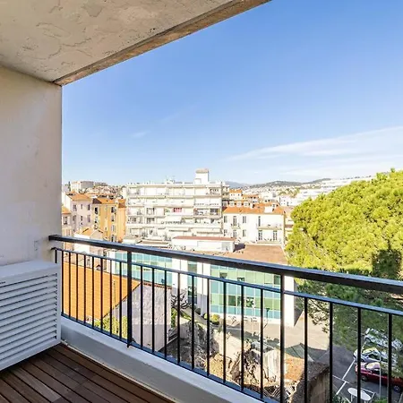 8 Merle - Beau Au Centre De Avec Balcon ! *