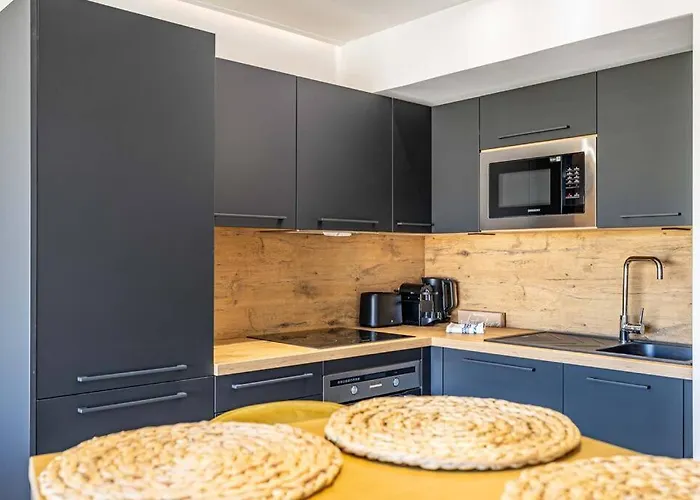 8 Merle - Beau Au Centre De Avec Balcon ! * Cannes