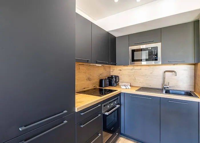 8 Merle - Beau Au Centre De Avec Balcon ! Cannes