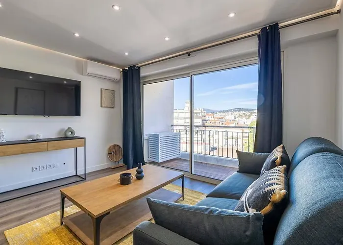 8 Merle - Beau Au Centre De Avec Balcon ! Cannes