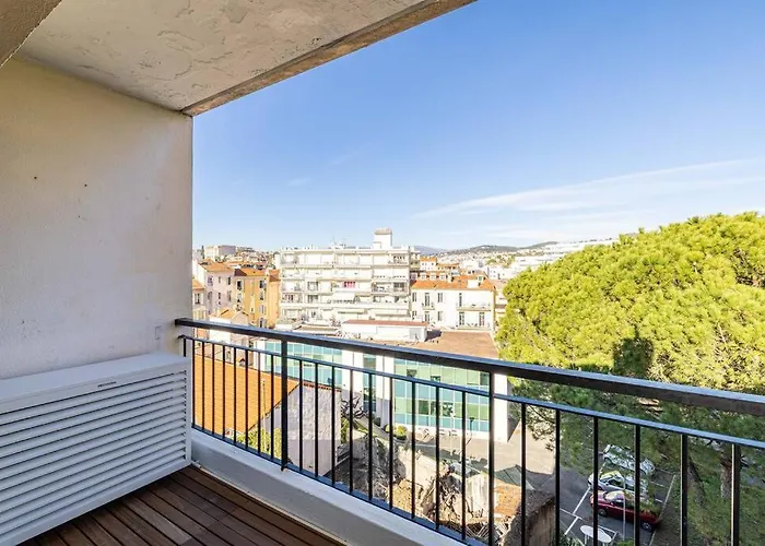 8 Merle - Beau Au Centre De Avec Balcon ! *