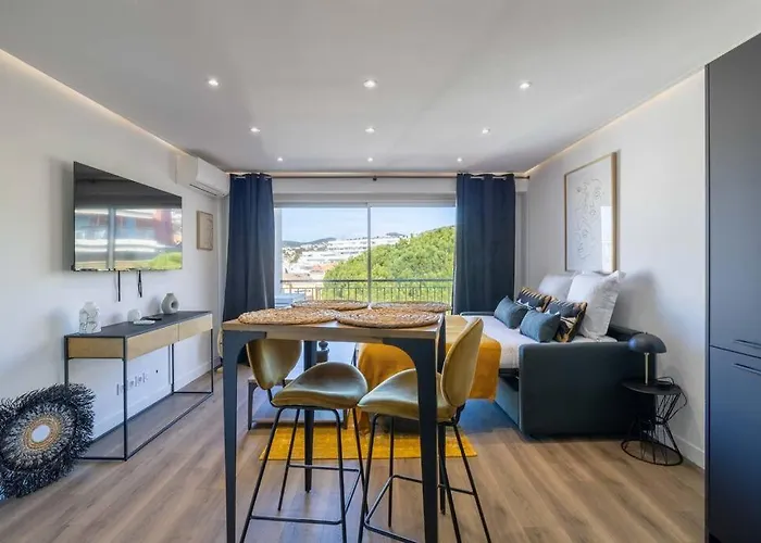 8 Merle - Beau Au Centre De Avec Balcon !