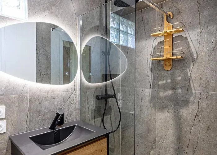 8 Merle - Beau Au Centre De Avec Balcon !