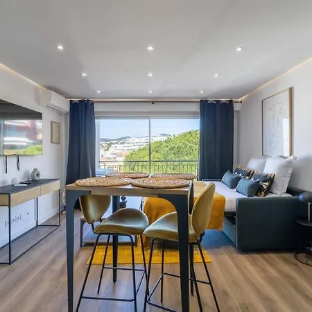 8 Merle - Beau Au Centre De Avec Balcon !