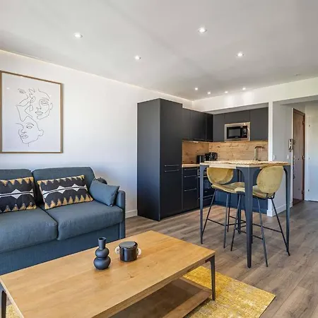 8 Merle - Beau Au Centre De Avec Balcon !