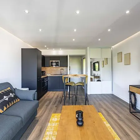 8 Merle - Beau Au Centre De Avec Balcon ! Cannes