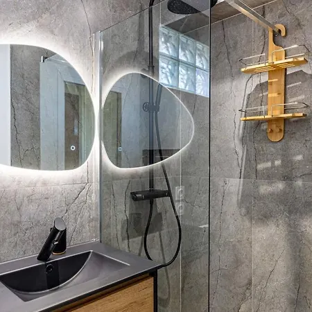 8 Merle - Beau Au Centre De Avec Balcon !